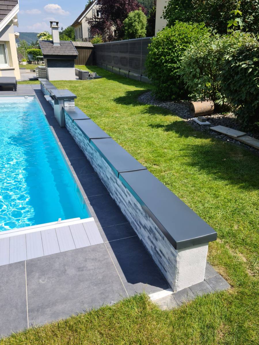 Couverture en aluminium sur murs extérieurs