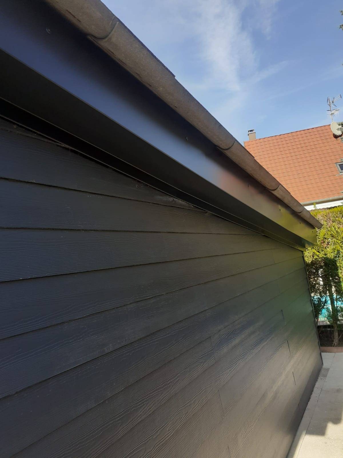 Habillage de façade en lame de cédral