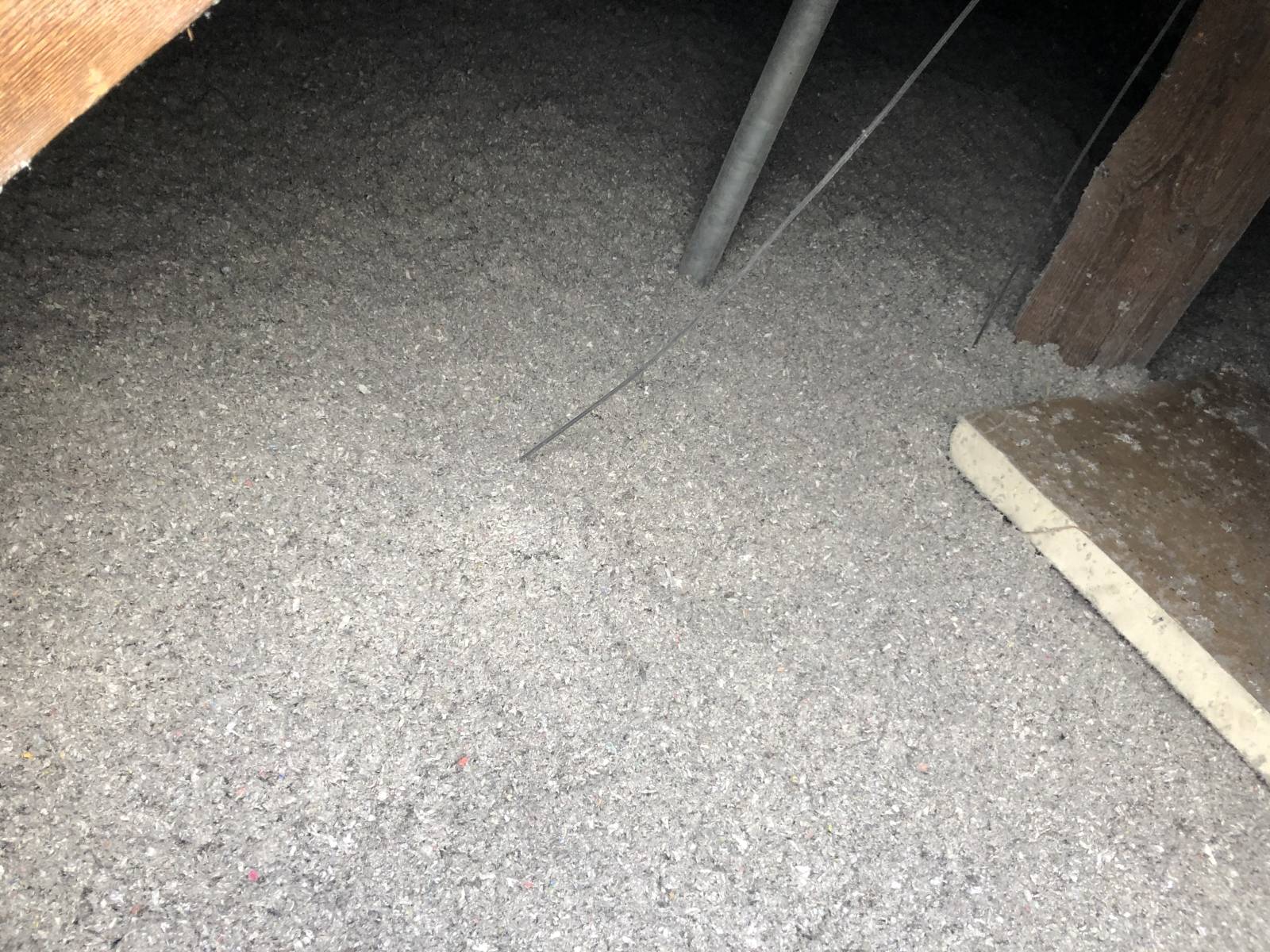 Isolation des combles perdues avec de la ouate de cellulose