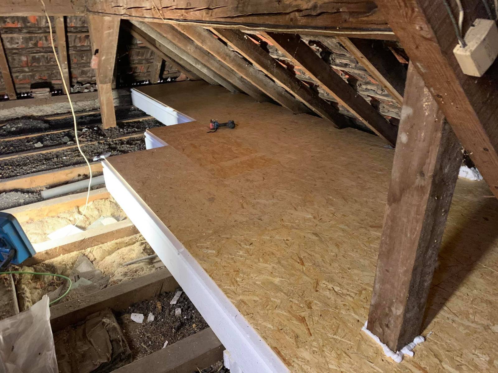 Isolation des combles perdues et pose d'un plancher intégré